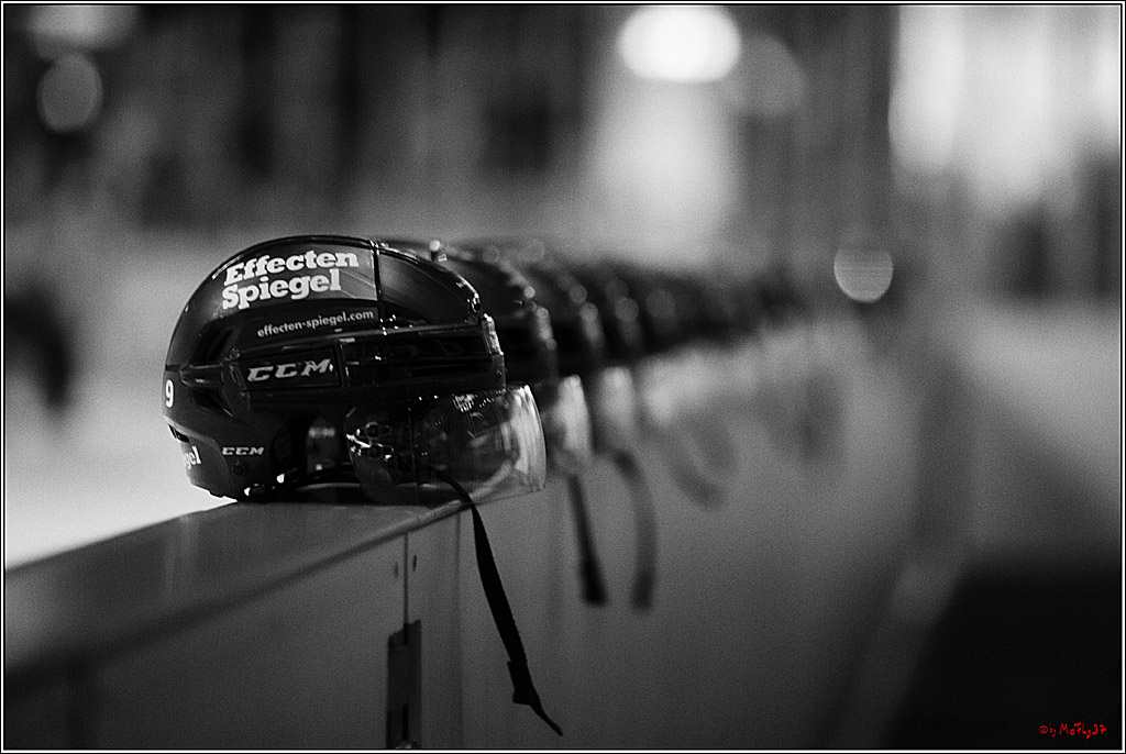 PENNY DEL Viertelfinale 4. Spiel; Duesseldorfer EG - Red Bull Muenchen; Duesseldorf, 16.04.2022